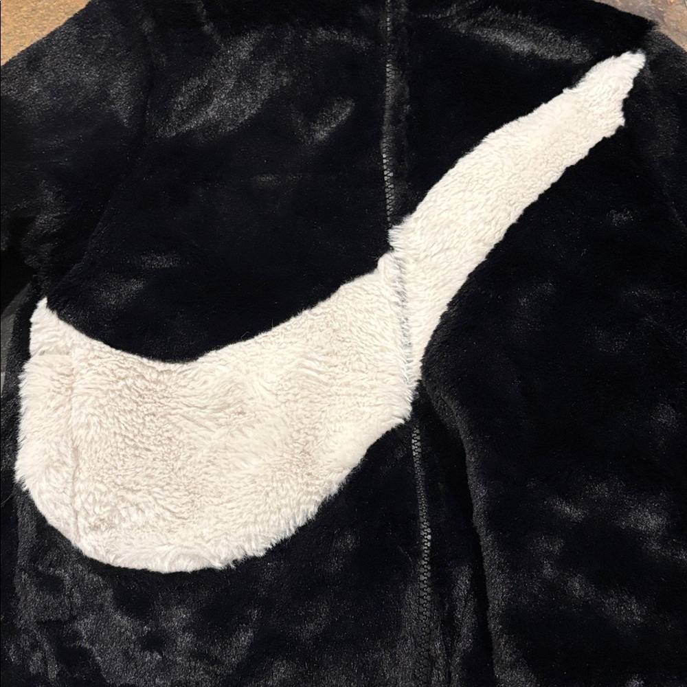 NIKE Black with white swoosh Fuzzy Faux Fur Jacket. Size 5/6 youth. EUC - Picture 2 of 6